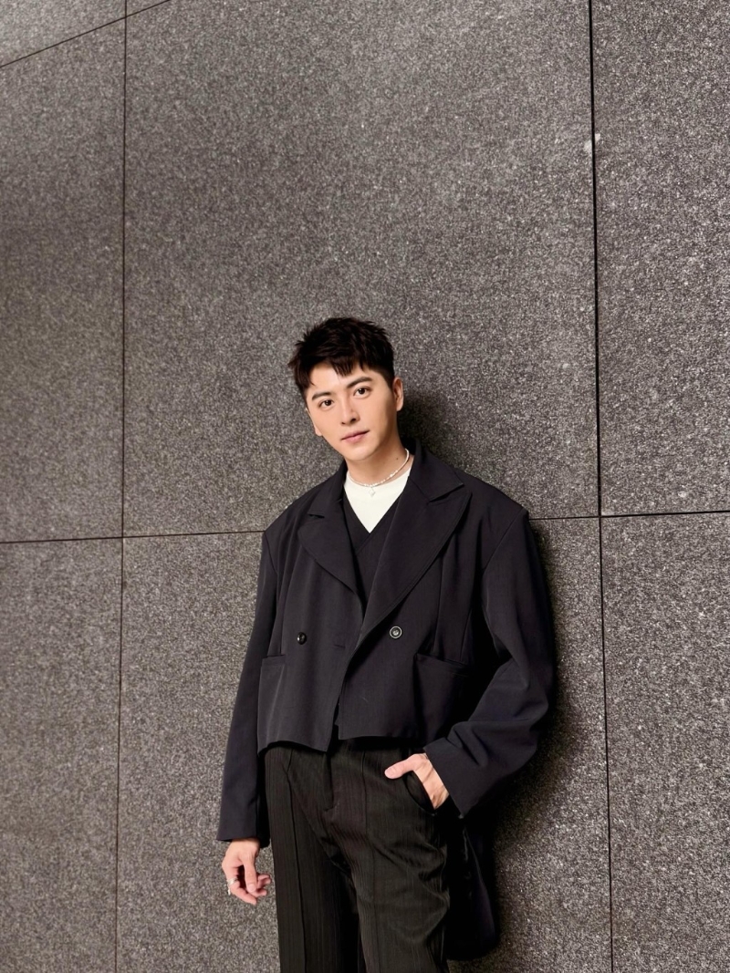 黄新皓在内地发展时,曾接拍腾讯、浙江卫视的古装剧。 黄新皓在内地发展时,曾接拍腾讯、浙江卫视的古装剧。