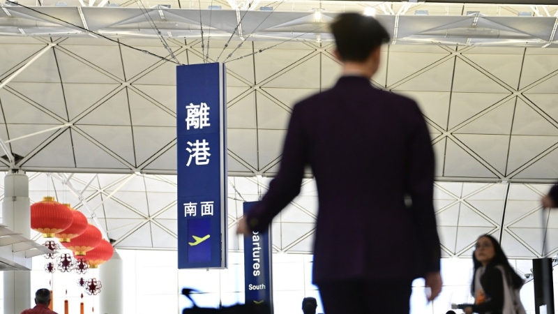 国泰航空公布,已豁免下周二至四航班(23日至25日),重新预订机票及更改航点的手续费用。 国泰航空公布,已豁免下周二至四航班(23日至25日),重新预订机票及更改航点的手续费用。