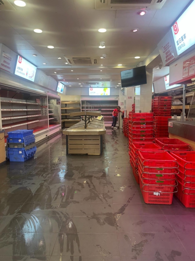 店内如同吉铺 店内如同吉铺