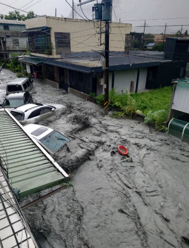 花莲堰塞湖涌出6000个游池洪水 花莲堰塞湖涌出6000个游池洪水
