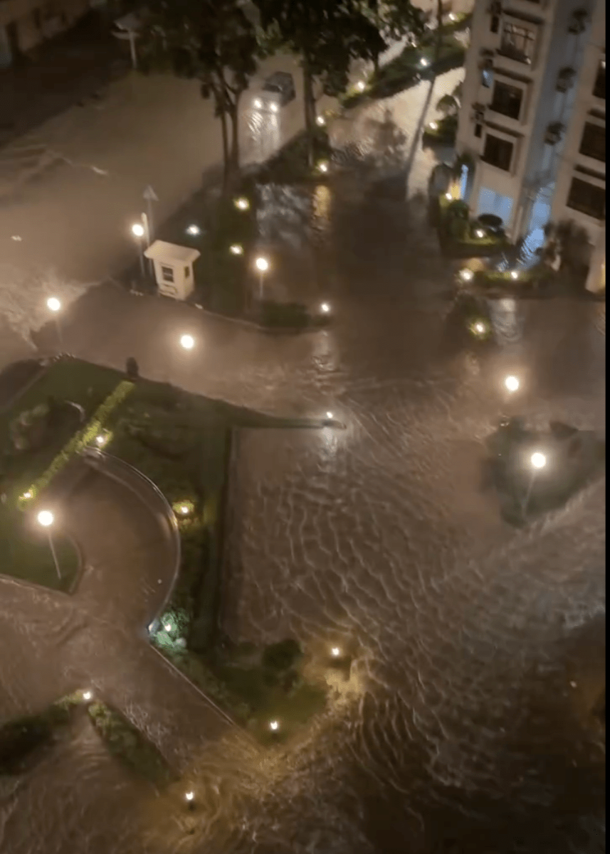 杏花邨出现海水倒灌,大厦对开空地成为泽国。 杏花邨出现海水倒灌,大厦对开空地成为泽国。