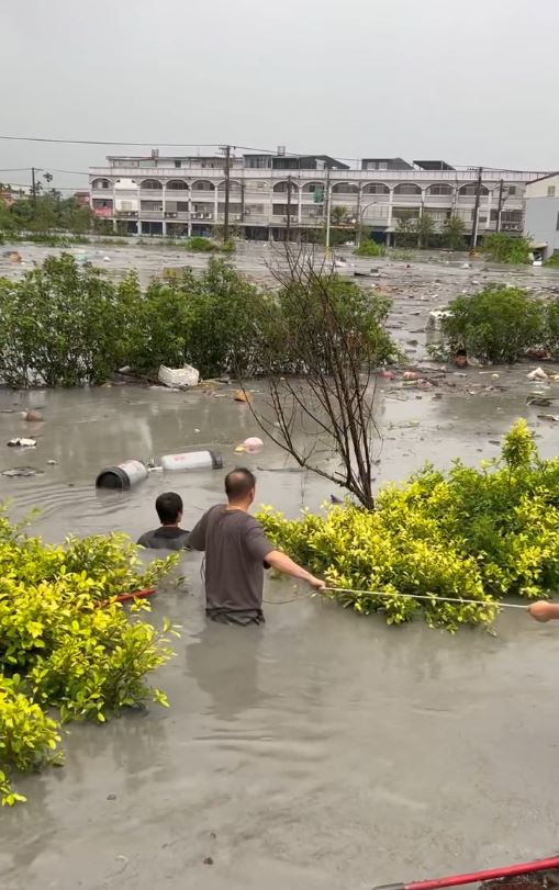 受「风王」桦加沙影响,花莲堰塞湖溢流,造成严重破坏,大量民众受困。Threads 受「风王」桦加沙影响,花莲堰塞湖溢流,造成严重破坏,大量民众受困。Threads