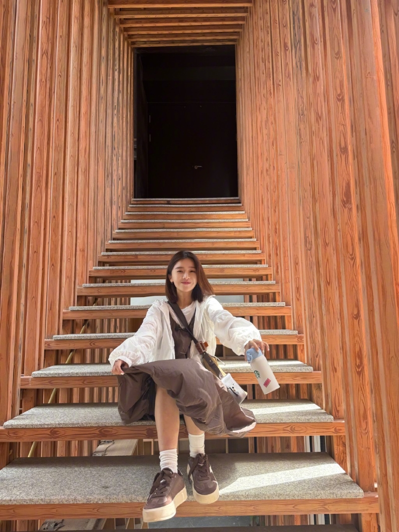 女星宋伊人被网民发现疑删留言。 女星宋伊人被网民发现疑删留言。