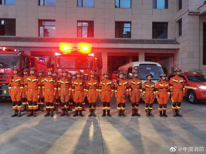 甘肃280名消防员已集结。 甘肃280名消防员已集结。