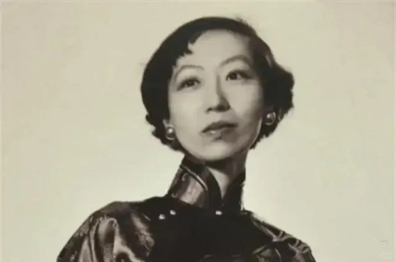 张爱玲首任丈夫便是胡兰成。 张爱玲首任丈夫便是胡兰成。