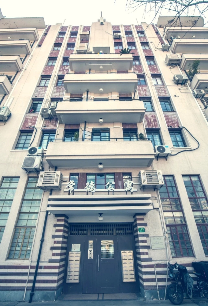 张爱玲与胡兰成结织于上海常德公寓。 张爱玲与胡兰成结织于上海常德公寓。