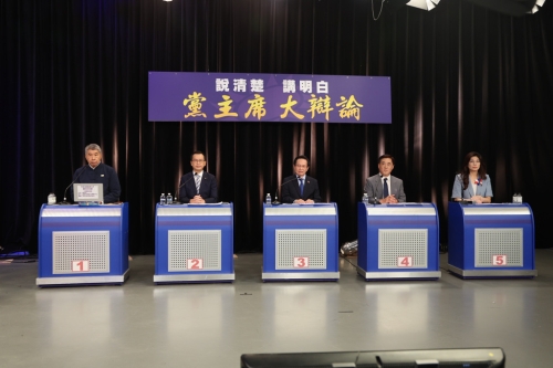 “说清楚、讲明白,党主席大辩论”27日在中天电视台举行,国民党主席候选人张亚中(左起)、罗智强、蔡志弘、郝龙斌、郑丽文出席。 “说清楚、讲明白,党主席大辩论”27日在中天电视台举行,国民党主席候选人张亚中(左起)、罗智强、蔡志弘、郝龙斌、郑丽文出席。