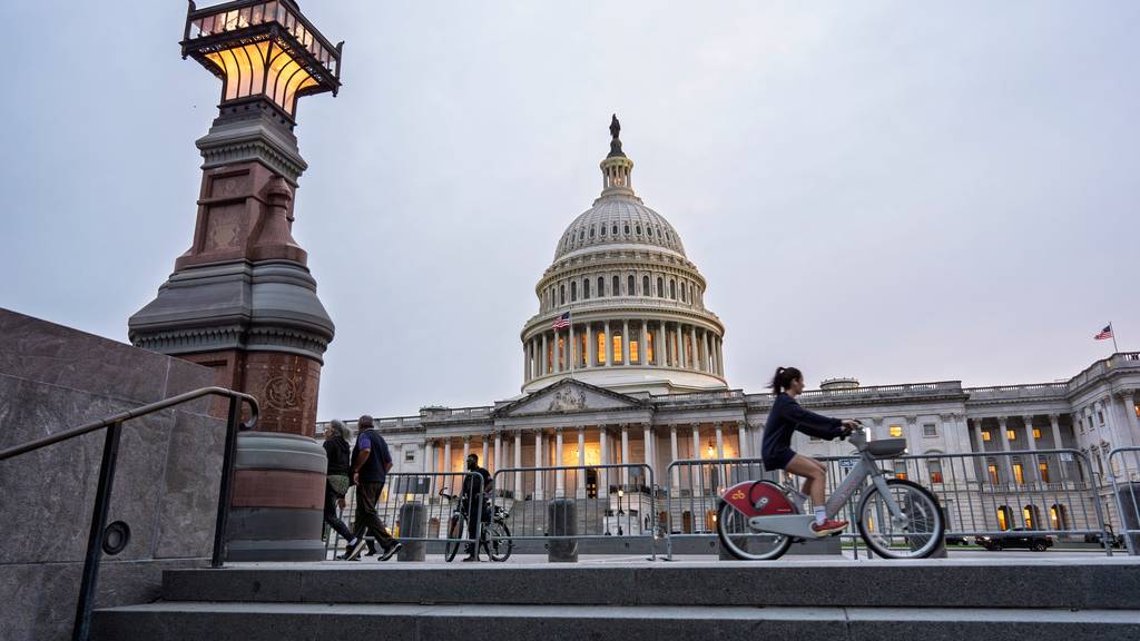美国政府停摆几成定局。 美国政府停摆几成定局。