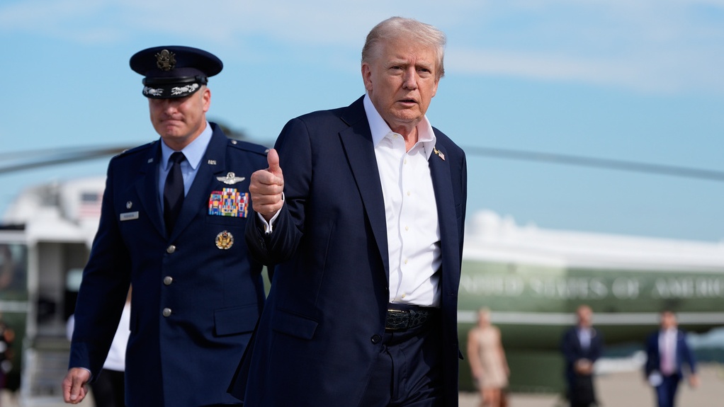 美军将领大会召开,特朗普现身会议,称美国正被“内部入侵” 美军将领大会召开,特朗普现身会议,称美国正被“内部入侵”