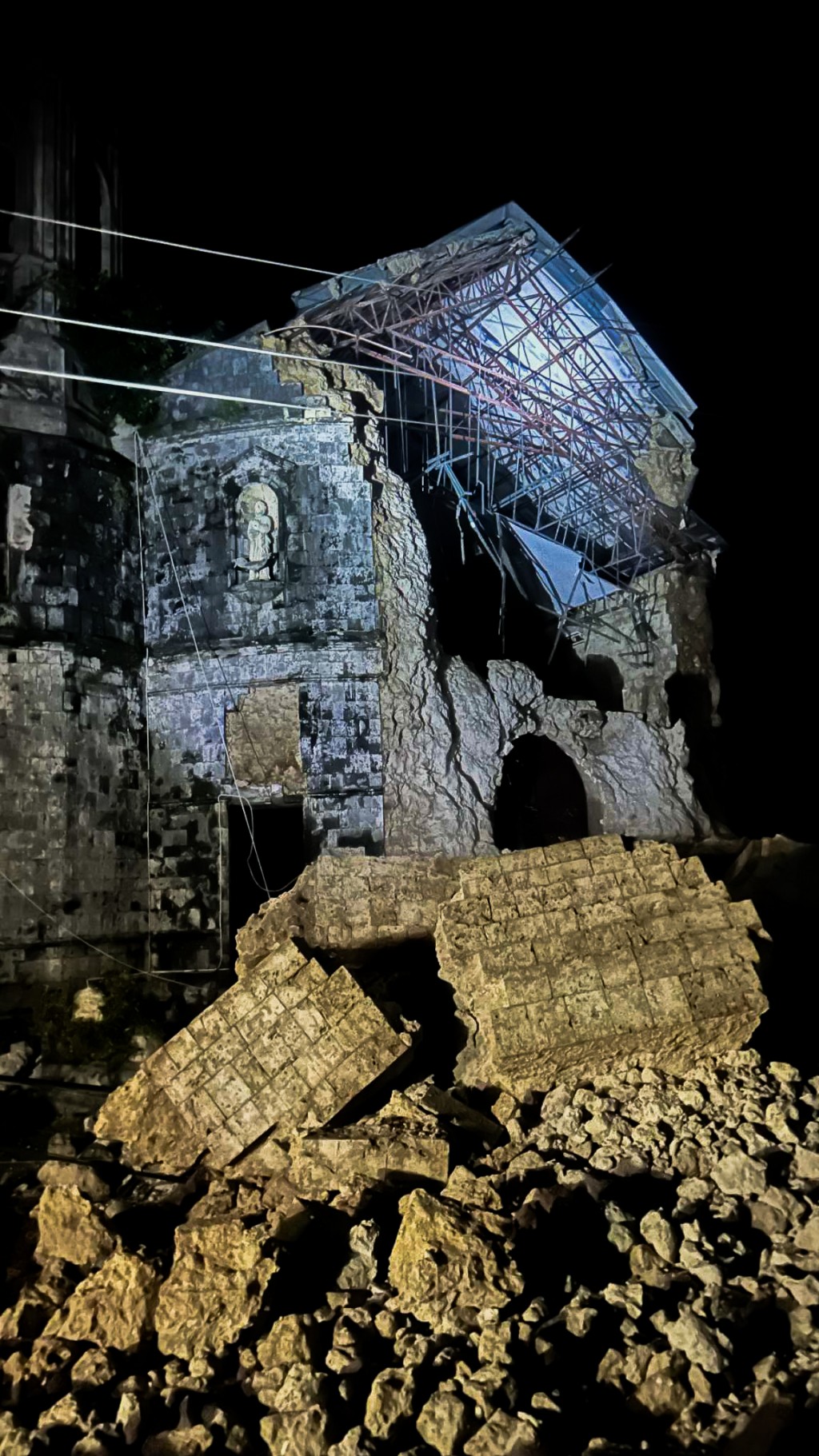 有天主教堂的石造建筑受损 有天主教堂的石造建筑受损