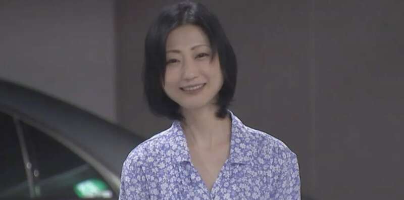 坛蜜传患厌食症导致暴瘦。 坛蜜传患厌食症导致暴瘦。