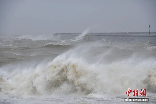 海口海域掀巨浪1 海口海域掀巨浪1