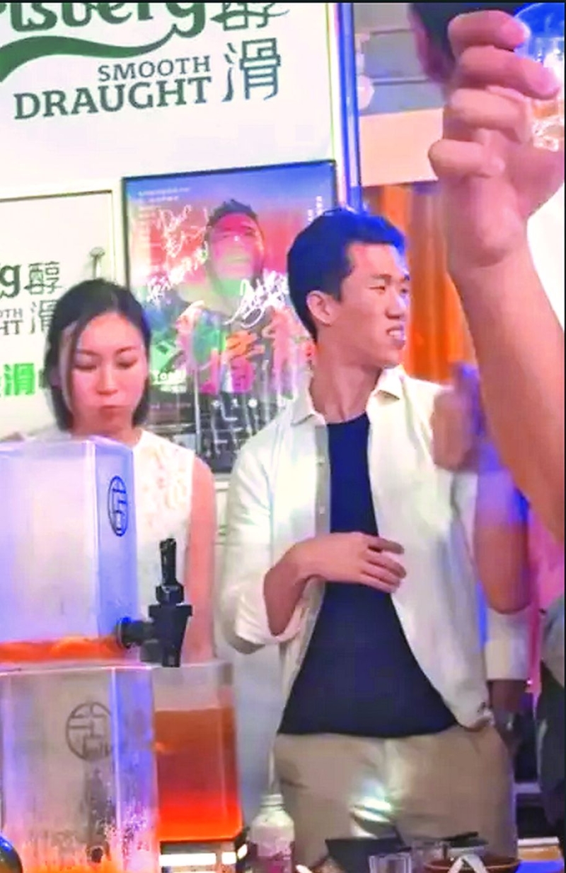 庄思敏被《东周刊》踢爆新恋情,庄思敏的新男友(右)更被指貌似林峯。 庄思敏被《东周刊》踢爆新恋情,庄思敏的新男友(右)更被指貌似林峯。