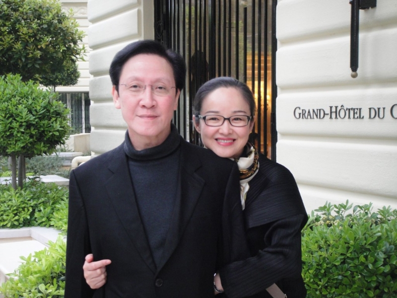 端木樱子与向华胜当年非常恩爱。 端木樱子与向华胜当年非常恩爱。