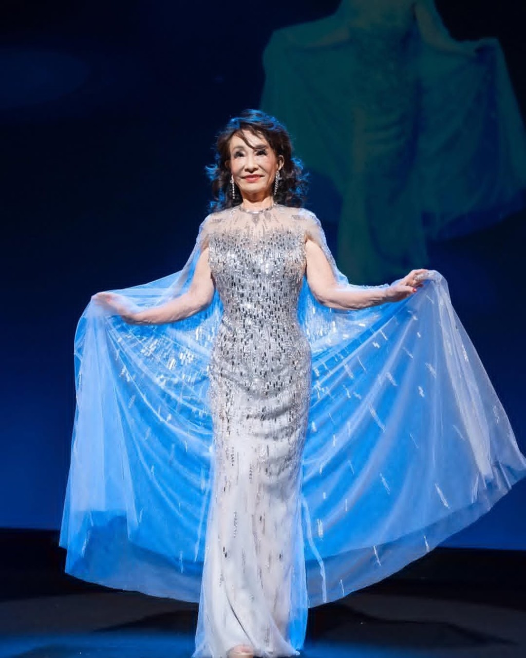 高冈邦子现年81岁,是一名退休医生,现时是一位银发模特儿。 高冈邦子现年81岁,是一名退休医生,现时是一位银发模特儿。