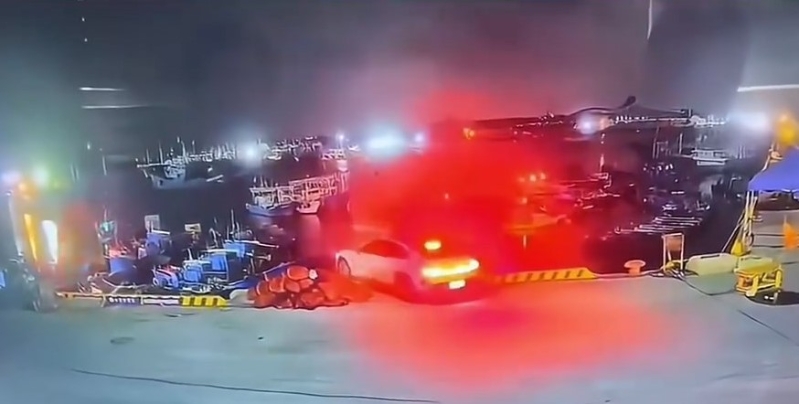 车辆堕海经过 车辆堕海经过