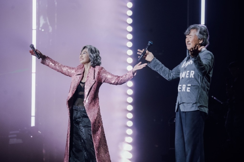 林子祥和叶蒨文相隔28年再合体。 林子祥和叶蒨文相隔28年再合体。