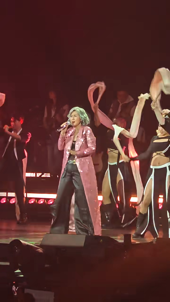 叶蒨文体态似足美少女。 叶蒨文体态似足美少女。