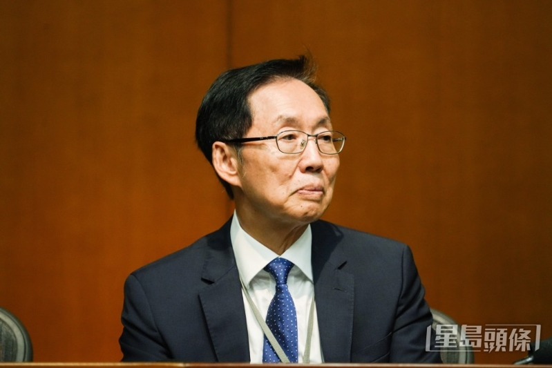 已经担任四届立法会议员的陈健波称目前是合适时间交棒予有心及有能之士。 已经担任四届立法会议员的陈健波称目前是合适时间交棒予有心及有能之士。