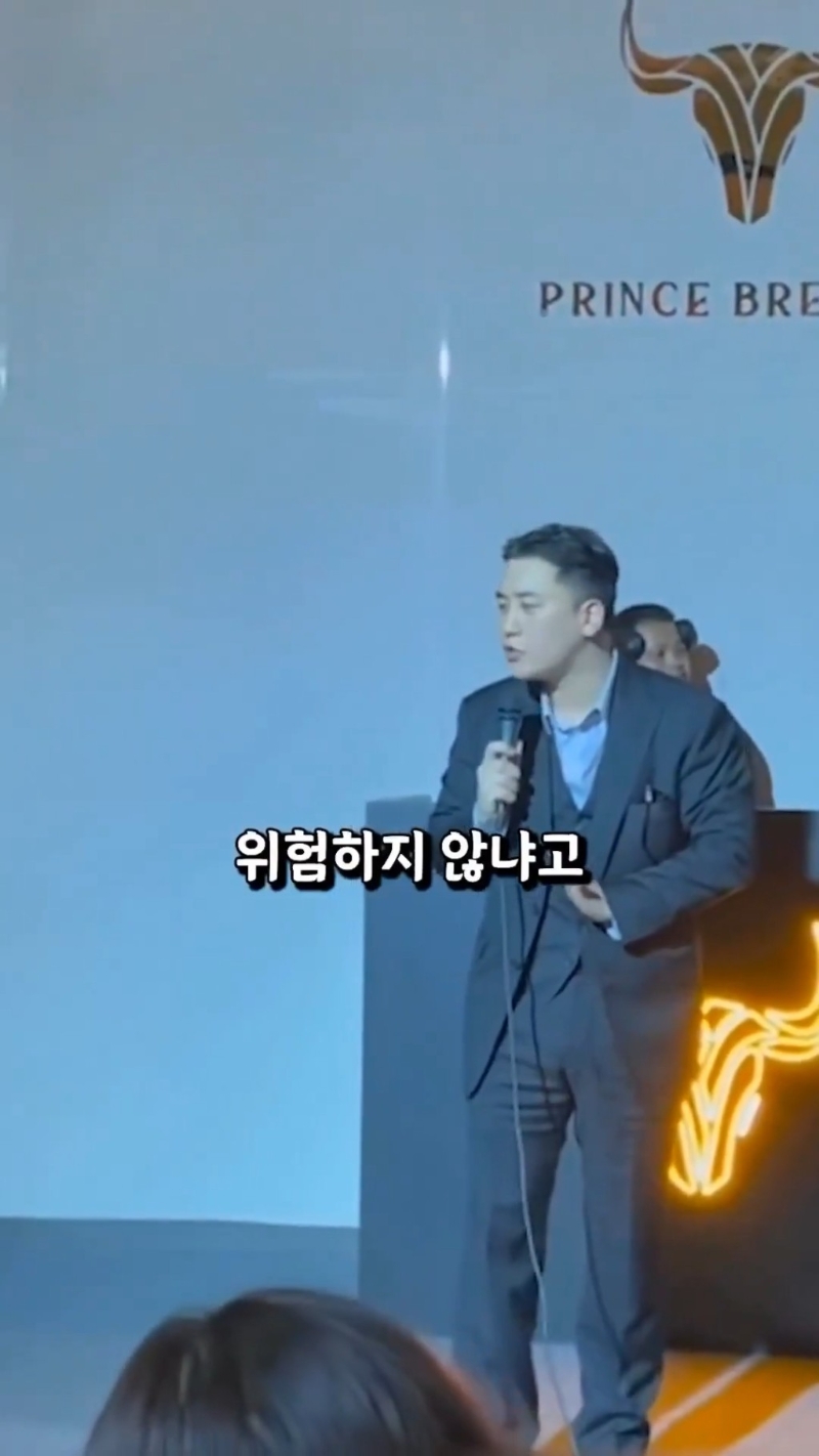 由于活动背景与疑似涉及诈骗、绑架等犯罪活动的集团有关,引发轩然大波。 由于活动背景与疑似涉及诈骗、绑架等犯罪活动的集团有关,引发轩然大波。