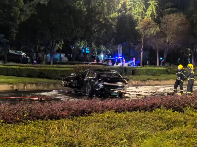 目击者拍摄的小米车祸现场 目击者拍摄的小米车祸现场