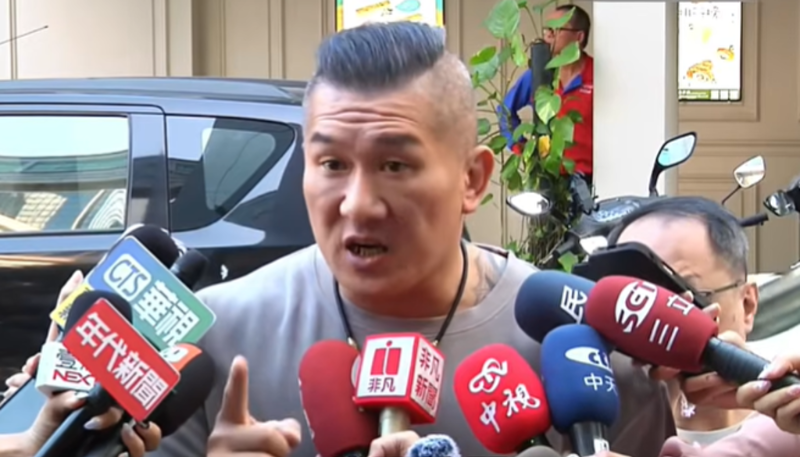 陈之汉现身刑事局。 陈之汉现身刑事局。