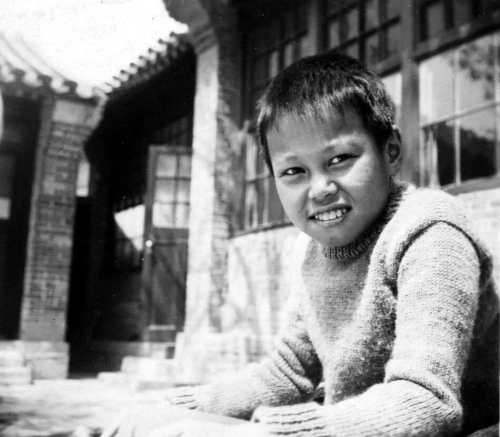 1935年杨振宁于清华园西院11号 1935年杨振宁于清华园西院11号