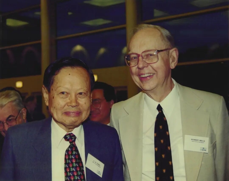 1999年杨振宁与米尔斯于石溪 1999年杨振宁与米尔斯于石溪