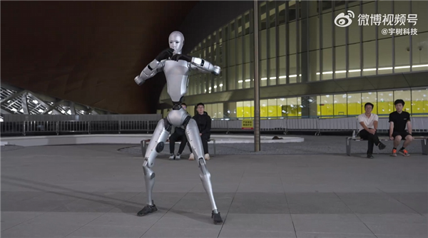宇树发布Unitree H2新一代仿生人形机器人:身高一米八
