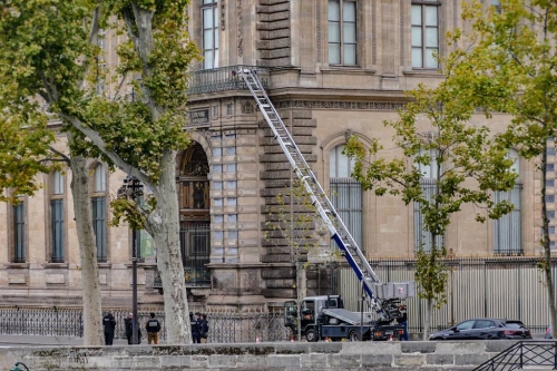 卢浮宫珍宝4分钟遭盗走 卢浮宫珍宝4分钟遭盗走