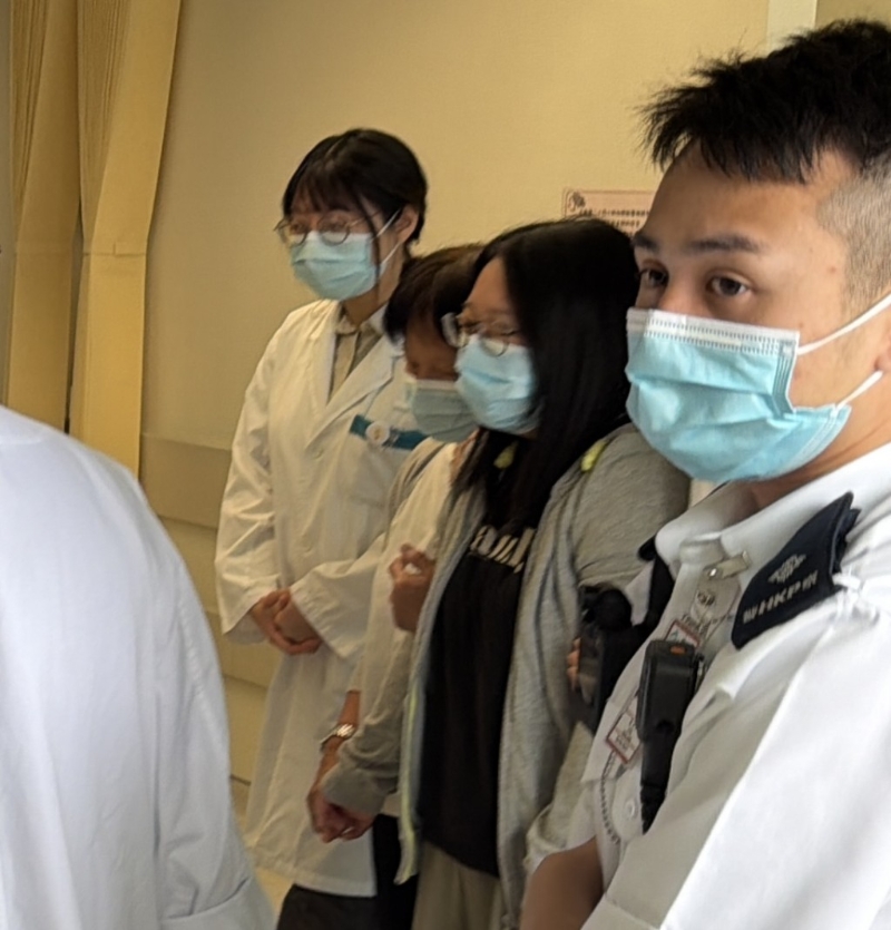 死者家属伤心落泪。 死者家属伤心落泪。