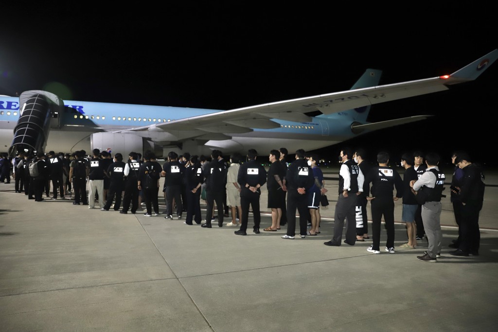 因涉嫌参与网络诈骗而在柬埔寨被拘留的64名韩国公民 因涉嫌参与网络诈骗而在柬埔寨被拘留的64名韩国公民