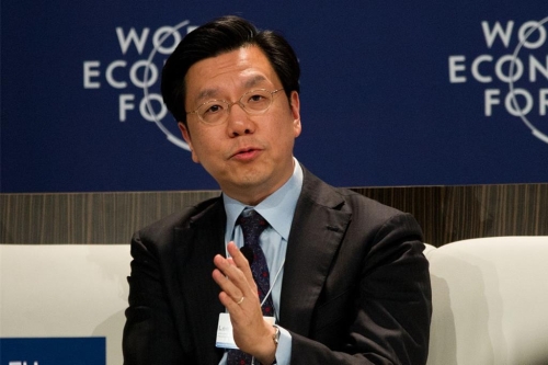 创新工厂董事长李开复近日在活动视讯致词中表示,在AI硬件和机器人制造方面,美国正在被中国超越,中国正快速主导消费级AI与智慧制造业。 创新工厂董事长李开复近日在活动视讯致词中表示,在AI硬件和机器人制造方面,美国正在被中国超越,中国正快速主导消费级AI与智慧制造业。