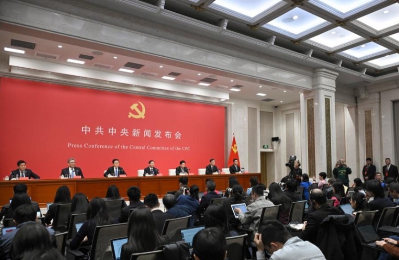 10月24日,中共中央举行新闻发布会,介绍和解读党的二十届四中全会精神。 10月24日,中共中央举行新闻发布会,介绍和解读党的二十届四中全会精神。