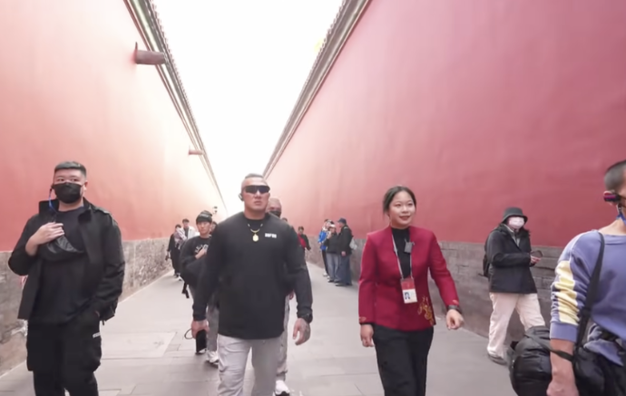 网红“馆长”陈之汉近日展开北京行 网红“馆长”陈之汉近日展开北京行