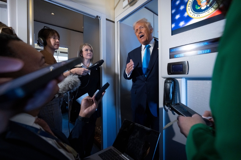 特朗普称已经指示国防部重启核武试验。 特朗普称已经指示国防部重启核武试验。