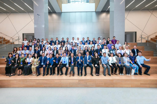 与会专家学者合影 与会专家学者合影