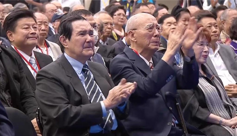 前台领导人马英九(左)与前主席吴伯雄(右)。 前台领导人马英九(左)与前主席吴伯雄(右)。