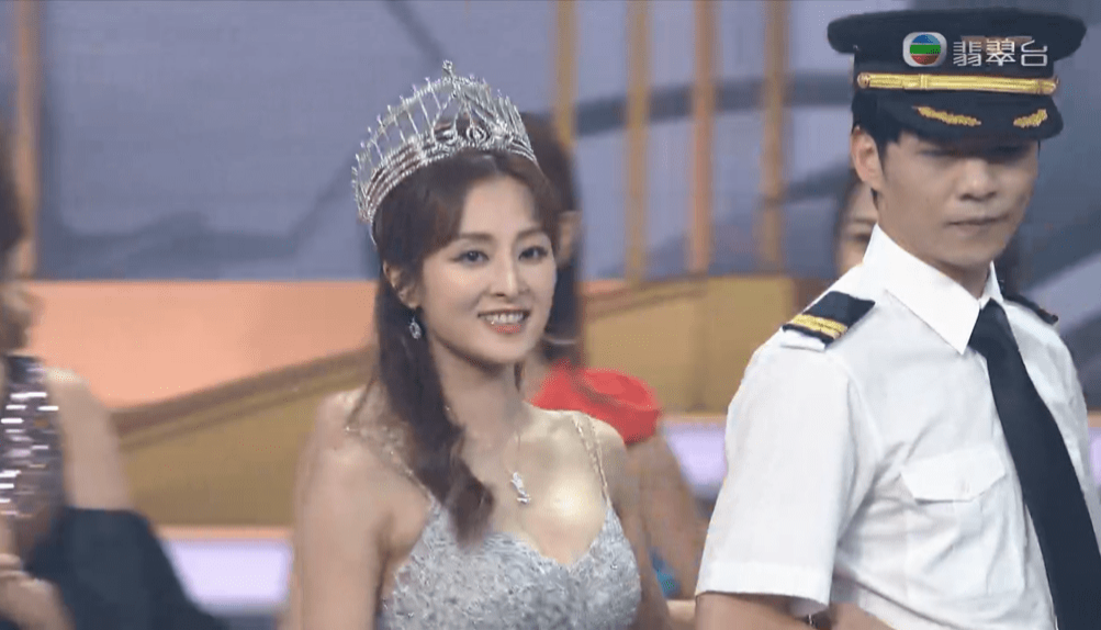 张名雅是港姐冠军。 张名雅是港姐冠军。