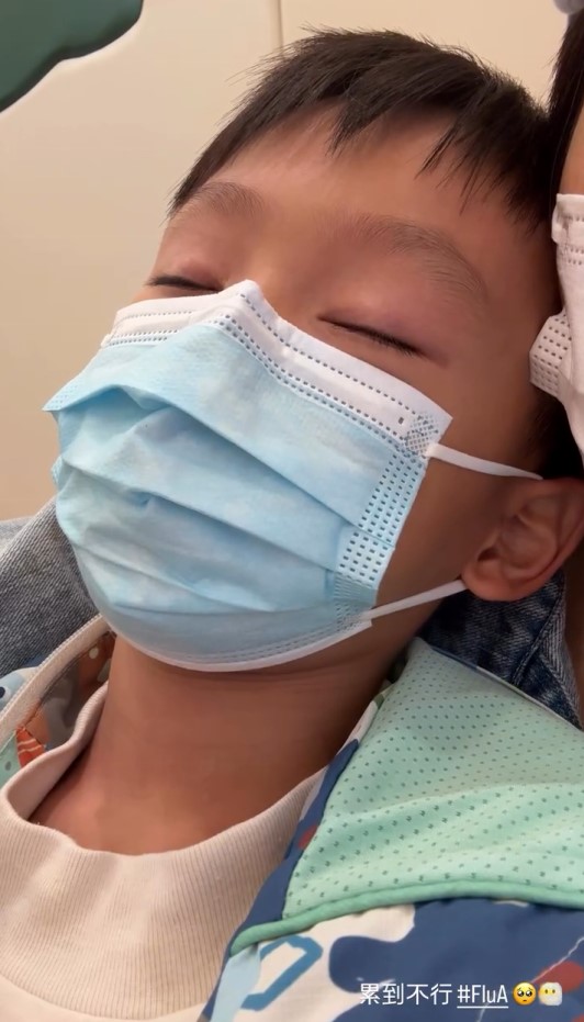 张名雅的细仔Milo不幸身中“2只病毒3只菌”。 张名雅的细仔Milo不幸身中“2只病毒3只菌”。