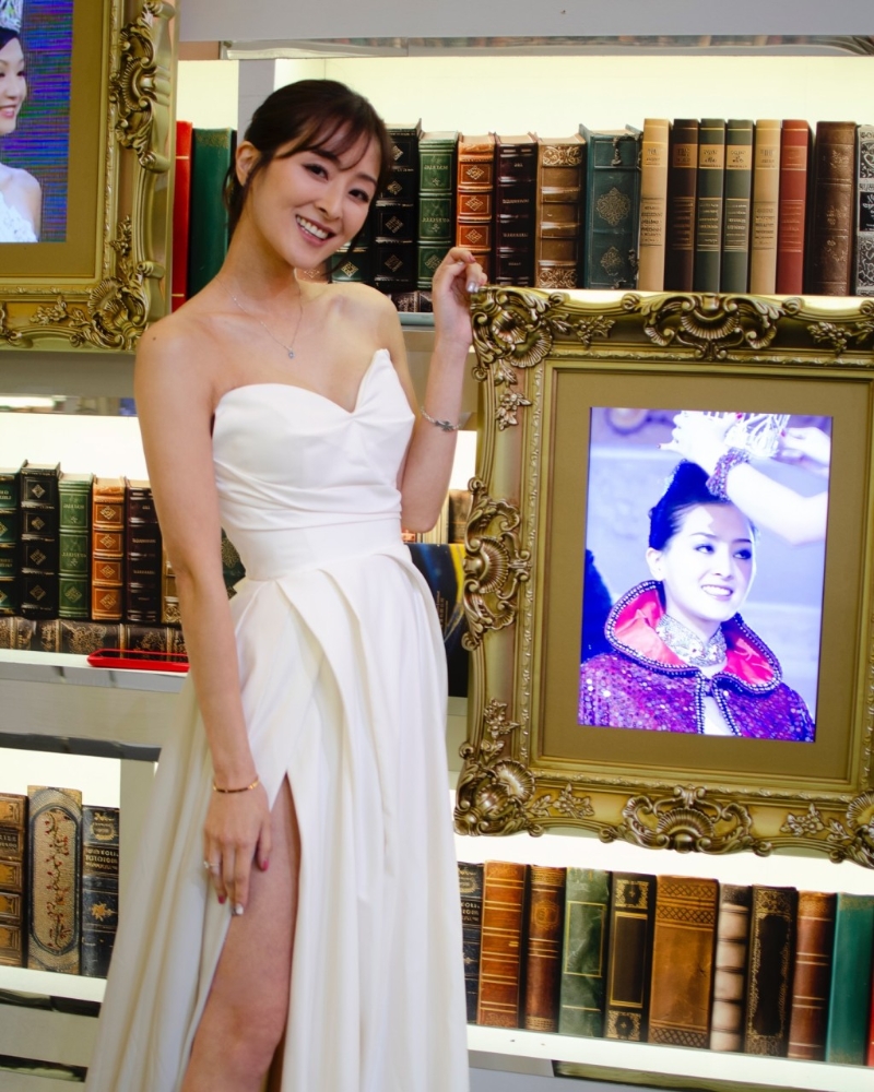 张名雅是2012年港姐冠军。 张名雅是2012年港姐冠军。