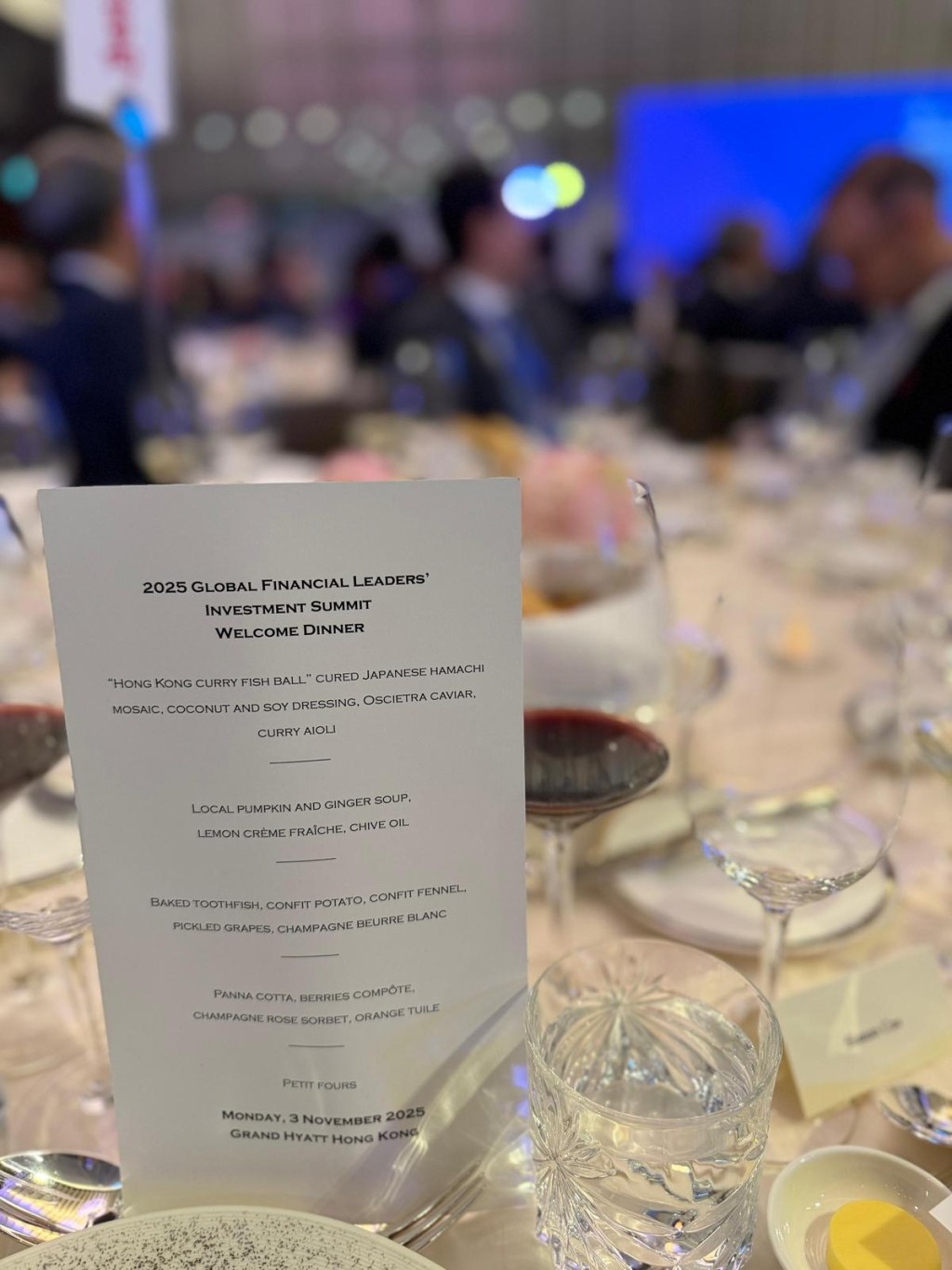 从餐单所示,前菜提供醃渍日本油甘鱼制成的“香港咖喱鱼蛋”。 从餐单所示,前菜提供醃渍日本油甘鱼制成的“香港咖喱鱼蛋”。