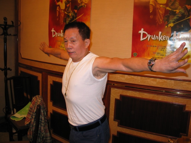 已故著名武术指导、导演兼演员刘家良拥有一身好武功。 已故著名武术指导、导演兼演员刘家良拥有一身好武功。