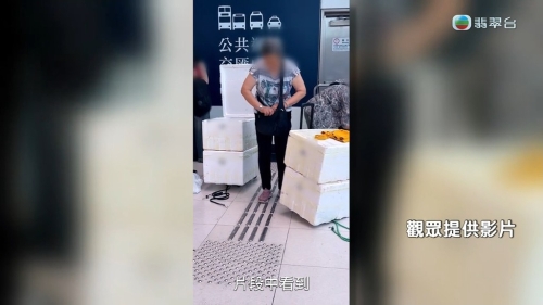 《东张西望》追踪水货客运作模式。 《东张西望》追踪水货客运作模式。