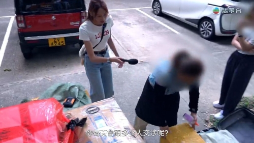 “东张女神”猫仔黎宽怡访问水货客。 “东张女神”猫仔黎宽怡访问水货客。