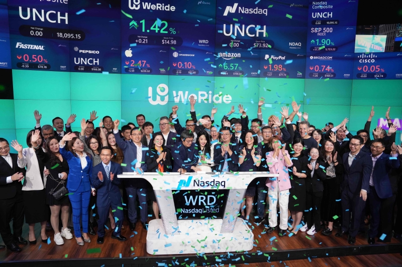 1762394840494276.jpg 文远知行纳斯达克敲钟(1).jpg