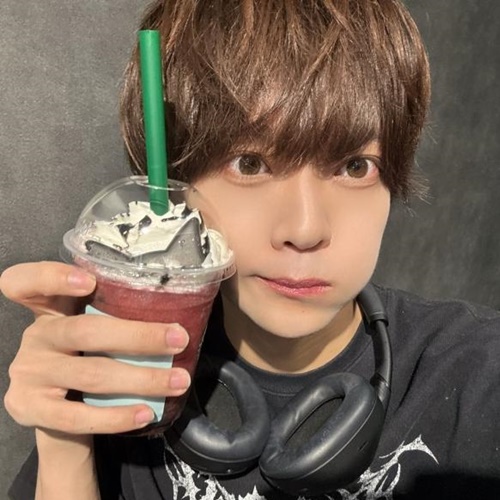 佐佐木大河本来是男团“9bic”年纪最小的成员。 佐佐木大河本来是男团“9bic”年纪最小的成员。