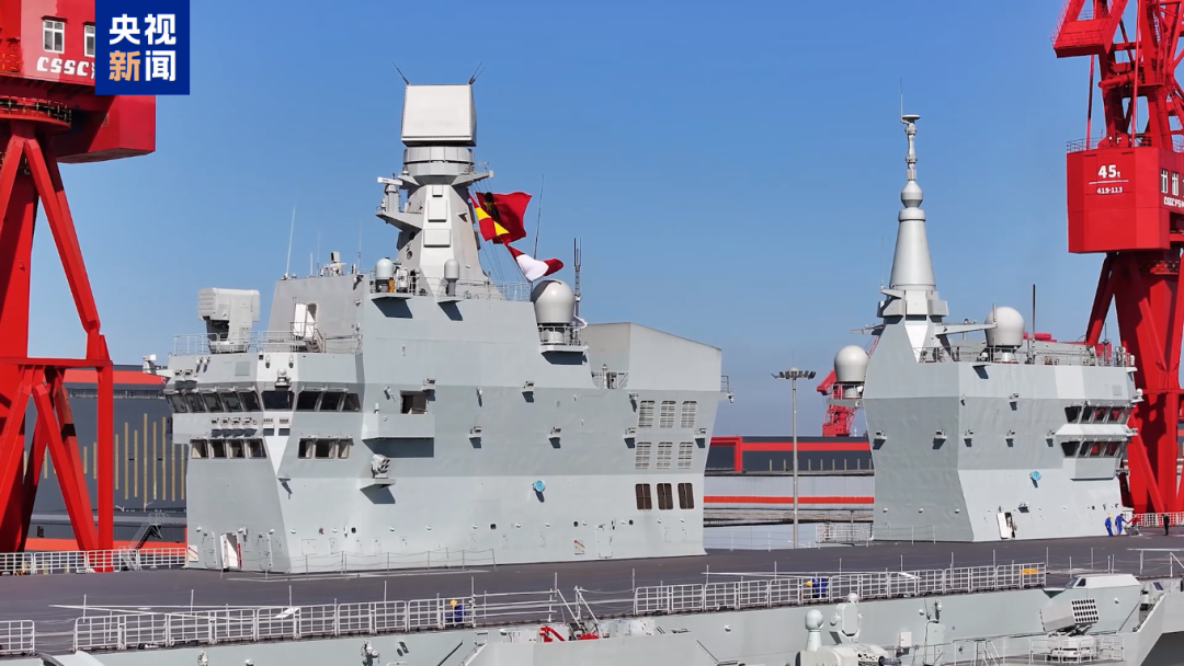 海军四川舰开展首次航行试验 海军四川舰开展首次航行试验