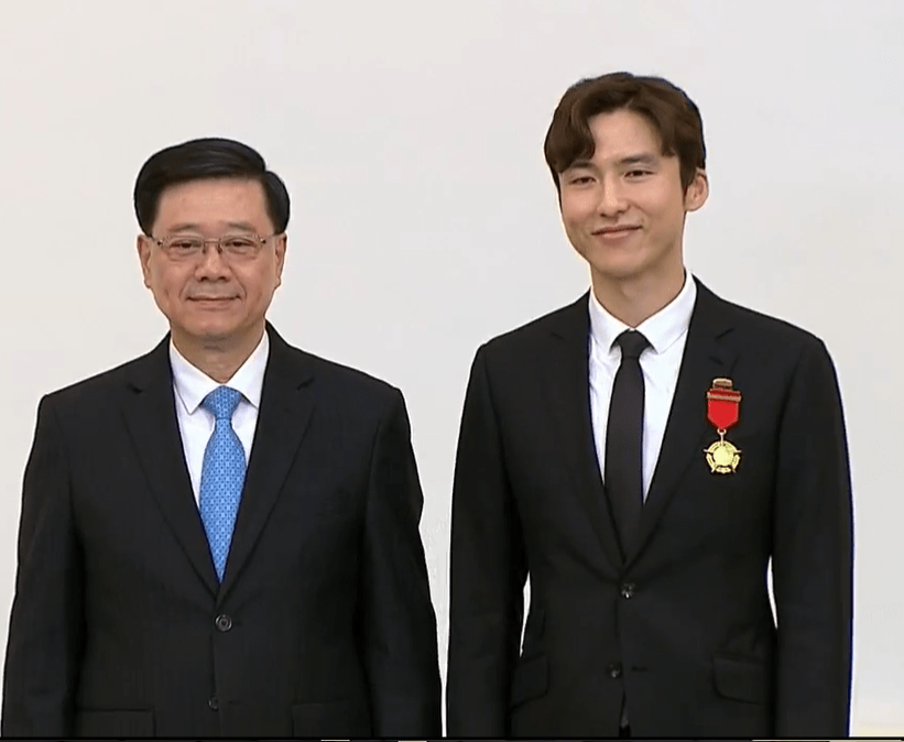 星岛新闻集团主席蔡加讚获金紫荆星章。 星岛新闻集团主席蔡加讚获金紫荆星章。