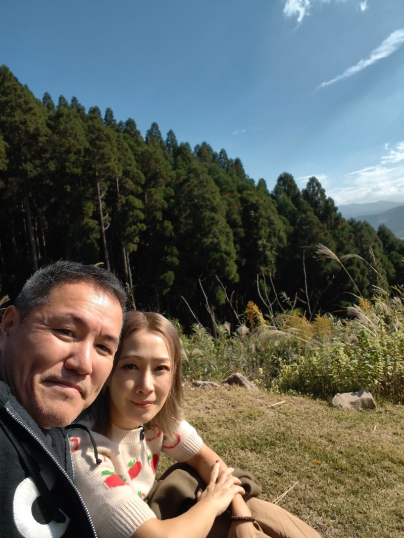 关心妍与老公杨长智到日本旅行,享受二人世界。 关心妍与老公杨长智到日本旅行,享受二人世界。